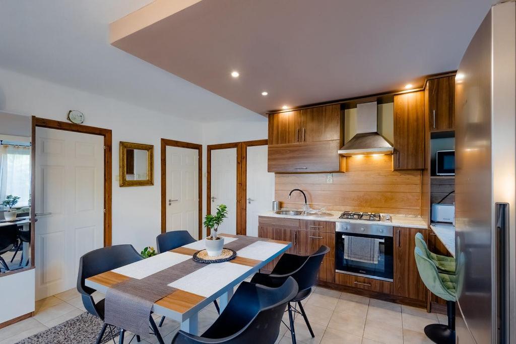 שיופוק Fatima Apartman מראה חיצוני תמונה