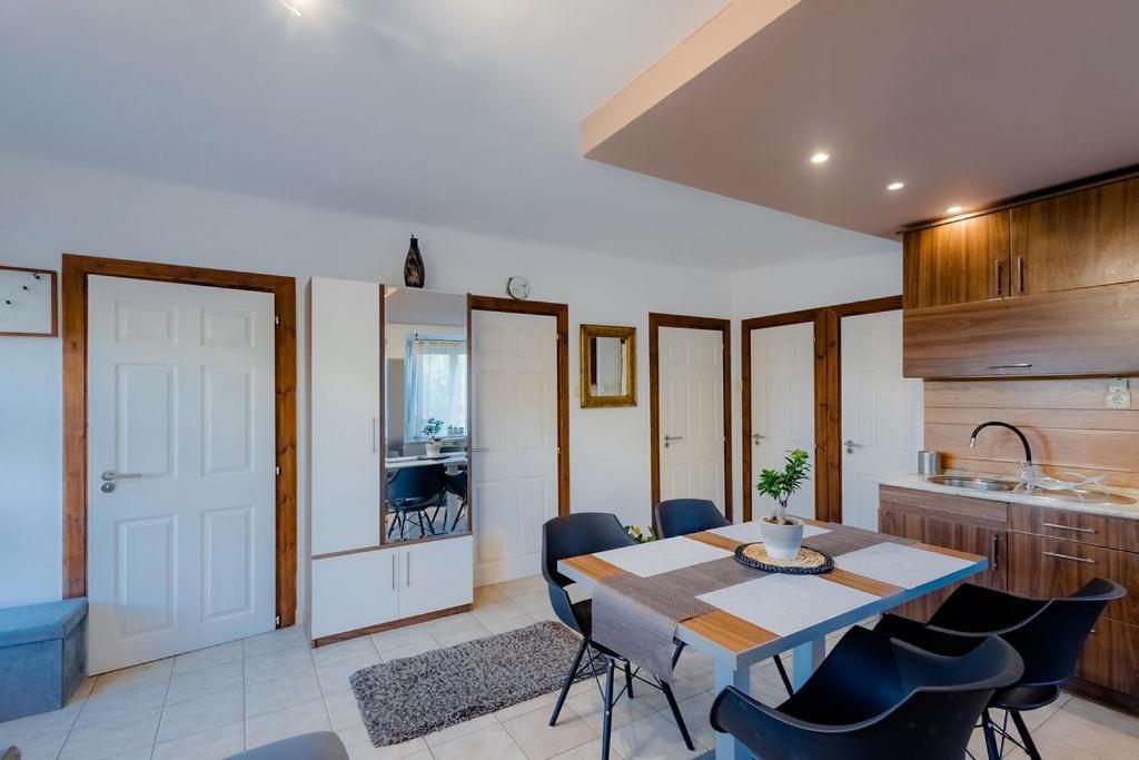 שיופוק Fatima Apartman מראה חיצוני תמונה