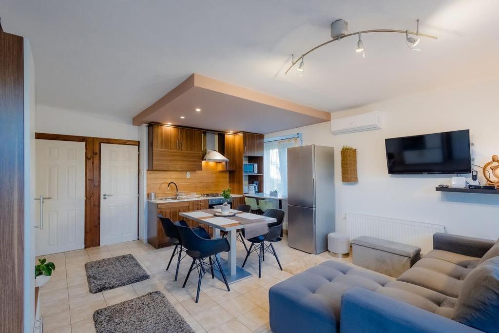 שיופוק Fatima Apartman מראה חיצוני תמונה